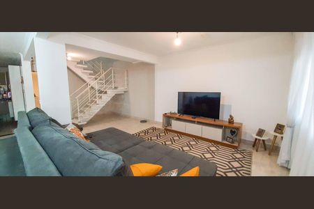Casa à venda com 300m², 4 quartos e 2 vagas Casa à venda com 300m², 4 quartos e 2 vagasCasa 2 - Sala de Estar