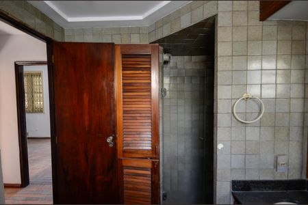 Casa de condomínio à venda com 160m², 5 quartos e 1 vagaBanheiro Social