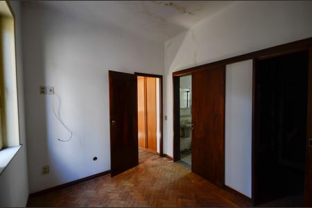 Casa de condomínio à venda com 160m², 5 quartos e 1 vagaSuíte