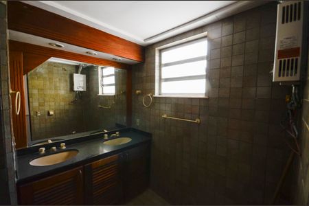 Casa de condomínio à venda com 160m², 5 quartos e 1 vagaBanheiro Social