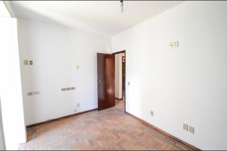 Casa de condomínio à venda com 160m², 5 quartos e 1 vagaQuarto 2