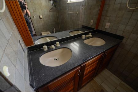 Casa de condomínio à venda com 160m², 5 quartos e 1 vagaBanheiro Social