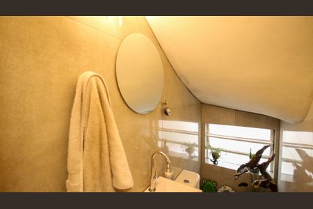 Casa à venda com 200m², 5 quartos e 2 vagas Casa à venda com 200m², 5 quartos e 2 vagasBanheiro Social 2