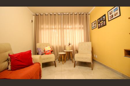 Casa à venda com 200m², 5 quartos e 2 vagas Casa à venda com 200m², 5 quartos e 2 vagasSala