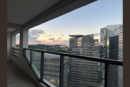 Apartamento à venda com 227m², 4 quartos e 4 vagasVista