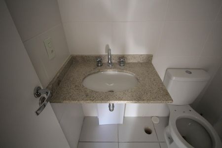 Apartamento à venda com 64m², 2 quartos e 1 vaga Apartamento à venda com 64m², 2 quartos e 1 vagaBanheiro