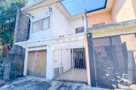 Casa à venda com 175m², 3 quartos e 2 vagas Casa à venda com 175m², 3 quartos e 2 vagasFachada