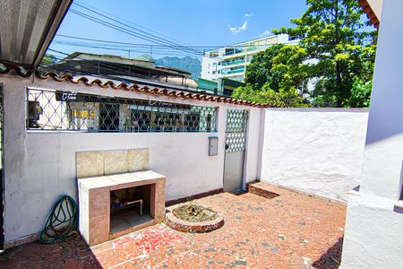 Casa à venda com 100m², 3 quartos e 1 vaga Casa à venda com 100m², 3 quartos e 1 vagafrente da casa