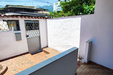 Casa à venda com 100m², 3 quartos e 1 vaga Casa à venda com 100m², 3 quartos e 1 vagafrente da casa
