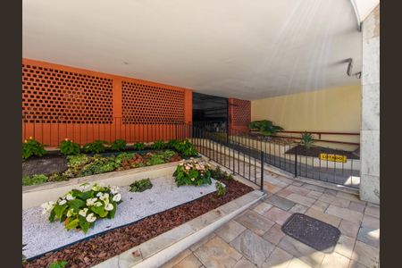 Apartamento à venda com 70m², 3 quartos e 1 vaga Apartamento à venda com 70m², 3 quartos e 1 vagaFachada e portaria