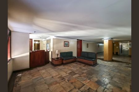 Apartamento à venda com 70m², 3 quartos e 1 vaga Apartamento à venda com 70m², 3 quartos e 1 vagaFachada e portaria