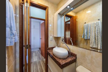 Apartamento à venda com 70m², 3 quartos e 1 vaga Apartamento à venda com 70m², 3 quartos e 1 vagaBanheiro Corredor