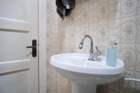 Casa à venda com 60m², 2 quartos e 6 vagasBanheiro