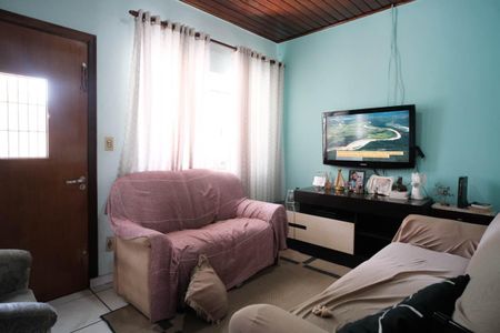 Casa à venda com 60m², 2 quartos e 6 vagasSala