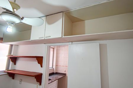 Apartamento à venda com 77m², 3 quartos e 1 vagaquarto de serviço