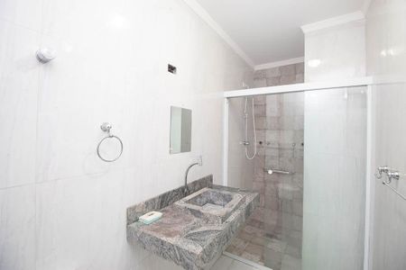 Casa para alugar com 162m², 3 quartos e 2 vagasBanheiro Social