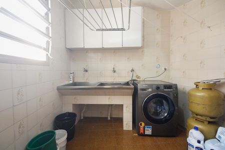 Casa à venda com 176m², 3 quartos e 3 vagas Casa à venda com 176m², 3 quartos e 3 vagasÁrea de Serviço