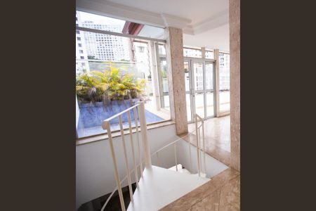 Apartamento à venda com 230m², 4 quartos e 2 vagas Apartamento à venda com 230m², 4 quartos e 2 vagasSala