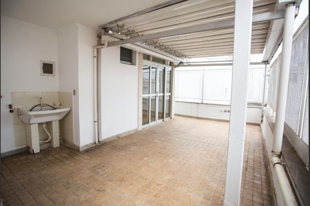 Apartamento à venda com 230m², 4 quartos e 2 vagas Apartamento à venda com 230m², 4 quartos e 2 vagasVaranda