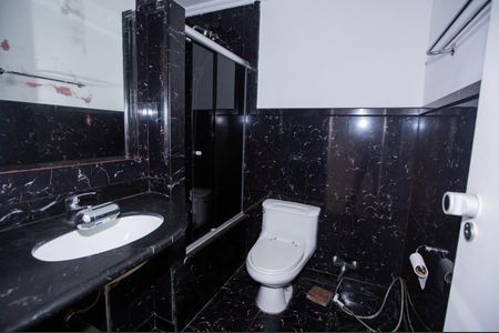 Apartamento à venda com 230m², 4 quartos e 2 vagas Apartamento à venda com 230m², 4 quartos e 2 vagasBanheiro