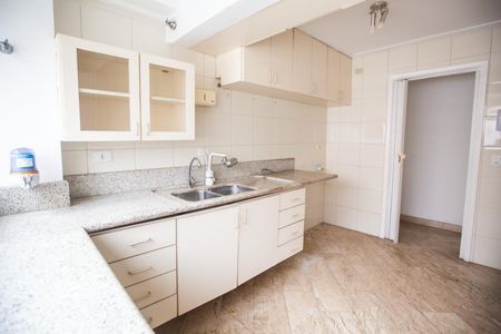 Apartamento à venda com 230m², 4 quartos e 2 vagas Apartamento à venda com 230m², 4 quartos e 2 vagasCozinha