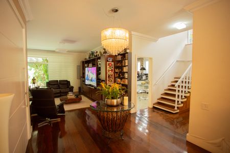Casa à venda com 360m², 4 quartos e 3 vagas Casa à venda com 360m², 4 quartos e 3 vagasSala de  Tv