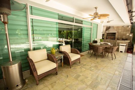 Casa à venda com 360m², 4 quartos e 3 vagas Casa à venda com 360m², 4 quartos e 3 vagasChurrasqueira