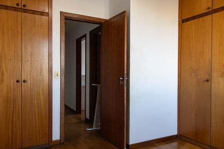 Apartamento à venda com 195m², 4 quartos e 2 vagas Apartamento à venda com 195m², 4 quartos e 2 vagasQuarto 1