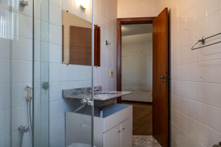 Apartamento à venda com 195m², 4 quartos e 2 vagas Apartamento à venda com 195m², 4 quartos e 2 vagasBanheiro da Suíte
