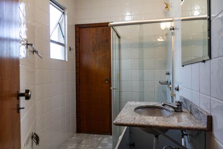 Apartamento à venda com 195m², 4 quartos e 2 vagas Apartamento à venda com 195m², 4 quartos e 2 vagasBanheiro da Suíte