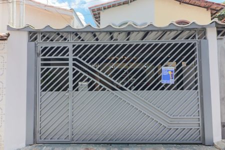 Casa à venda com 130m², 3 quartos e 2 vagasFachada