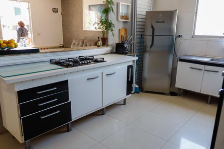 Casa à venda com 290m², 5 quartos e 2 vagas Casa à venda com 290m², 5 quartos e 2 vagasCozinha 2