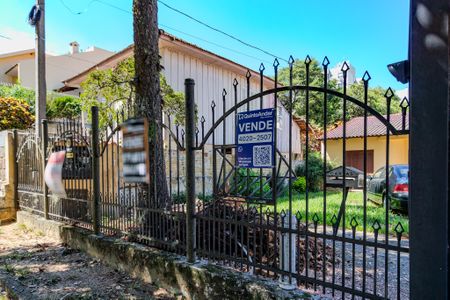 Casa à venda com 250m², 3 quartos e 4 vagas Casa à venda com 250m², 3 quartos e 4 vagasPlaquinha