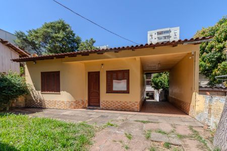 Casa à venda com 250m², 3 quartos e 4 vagas Casa à venda com 250m², 3 quartos e 4 vagasFachada