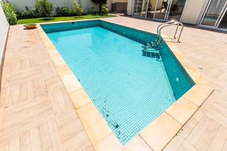 Casa de condomínio para alugar com 672m², 5 quartos e 6 vagas Casa de condomínio para alugar com 672m², 5 quartos e 6 vagasPiscina