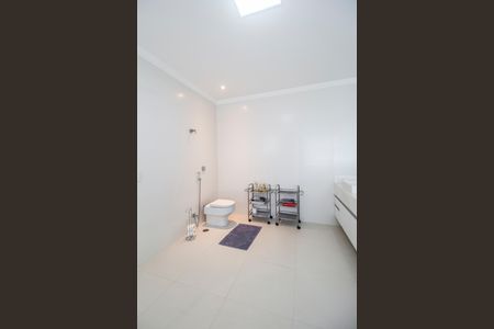 Casa de condomínio para alugar com 672m², 5 quartos e 6 vagas Casa de condomínio para alugar com 672m², 5 quartos e 6 vagasBanheiro da Suíte 1