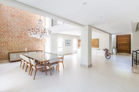 Casa de condomínio para alugar com 672m², 5 quartos e 6 vagas Casa de condomínio para alugar com 672m², 5 quartos e 6 vagasSala de Jantar