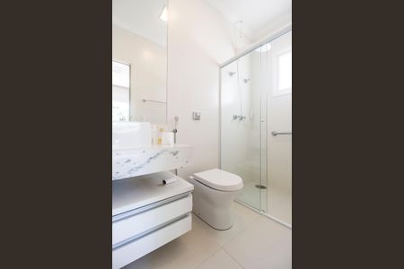 Casa de condomínio para alugar com 672m², 5 quartos e 6 vagas Casa de condomínio para alugar com 672m², 5 quartos e 6 vagasBanheiro da Suíte 4