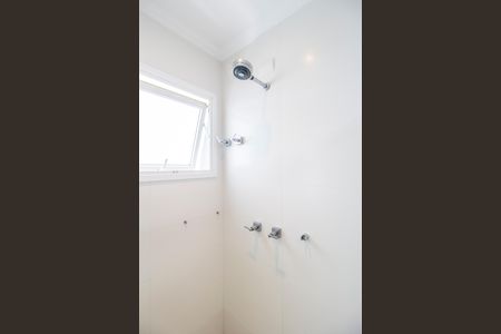 Casa de condomínio para alugar com 672m², 5 quartos e 6 vagas Casa de condomínio para alugar com 672m², 5 quartos e 6 vagasBanheiro da Suíte 1