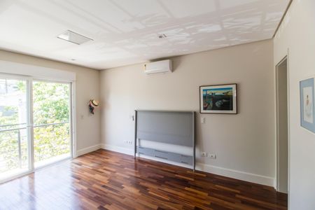 Casa de condomínio para alugar com 672m², 5 quartos e 6 vagas Casa de condomínio para alugar com 672m², 5 quartos e 6 vagasSuíte 3