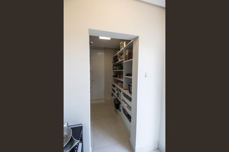 Casa de condomínio para alugar com 672m², 5 quartos e 6 vagas Casa de condomínio para alugar com 672m², 5 quartos e 6 vagasDespensa