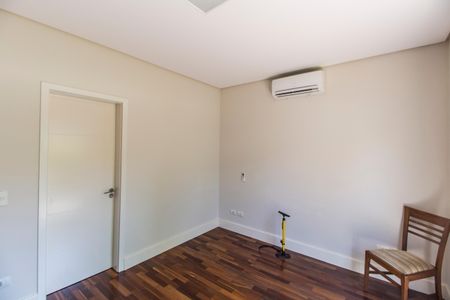 Casa de condomínio para alugar com 672m², 5 quartos e 6 vagas Casa de condomínio para alugar com 672m², 5 quartos e 6 vagasSuíte 4