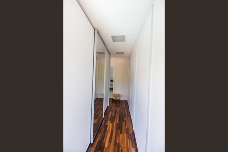 Casa de condomínio para alugar com 672m², 5 quartos e 6 vagas Casa de condomínio para alugar com 672m², 5 quartos e 6 vagasCloset da Suíte 1