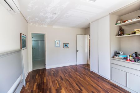 Casa de condomínio para alugar com 672m², 5 quartos e 6 vagas Casa de condomínio para alugar com 672m², 5 quartos e 6 vagasSuíte 3