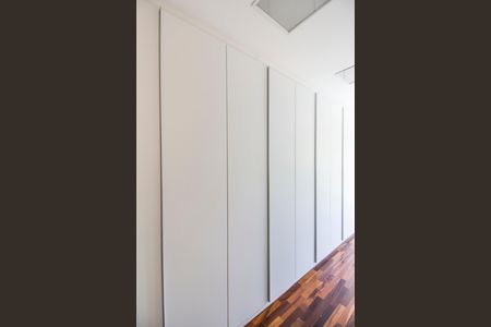 Casa de condomínio para alugar com 672m², 5 quartos e 6 vagas Casa de condomínio para alugar com 672m², 5 quartos e 6 vagasCloset da Suíte 1