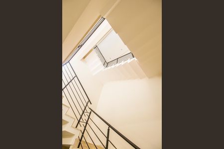 Casa de condomínio para alugar com 672m², 5 quartos e 6 vagas Casa de condomínio para alugar com 672m², 5 quartos e 6 vagasEscada