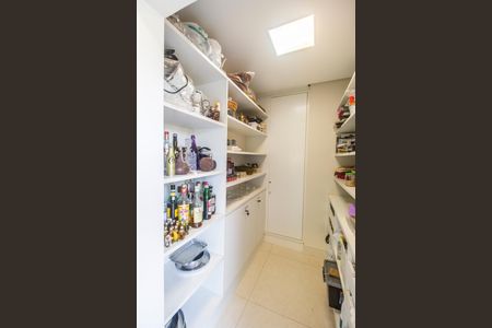 Casa de condomínio para alugar com 672m², 5 quartos e 6 vagas Casa de condomínio para alugar com 672m², 5 quartos e 6 vagasDespensa