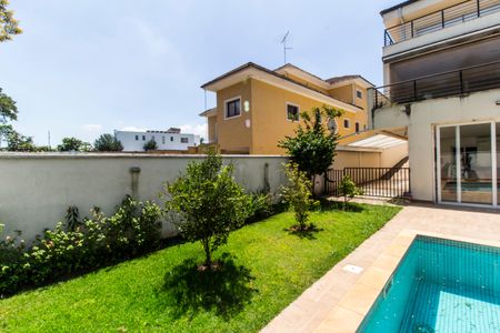 Casa de condomínio para alugar com 672m², 5 quartos e 6 vagas Casa de condomínio para alugar com 672m², 5 quartos e 6 vagasQuintal