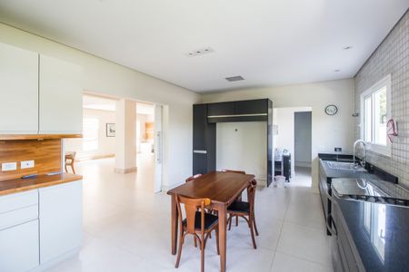 Casa de condomínio para alugar com 672m², 5 quartos e 6 vagas Casa de condomínio para alugar com 672m², 5 quartos e 6 vagasCozinha