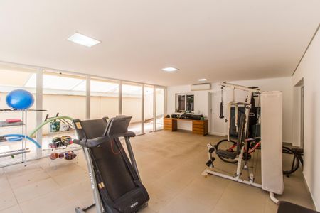 Casa de condomínio para alugar com 672m², 5 quartos e 6 vagas Casa de condomínio para alugar com 672m², 5 quartos e 6 vagasAcademia